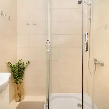 شقة Cozy For 4 People In By Renters فروتسواف